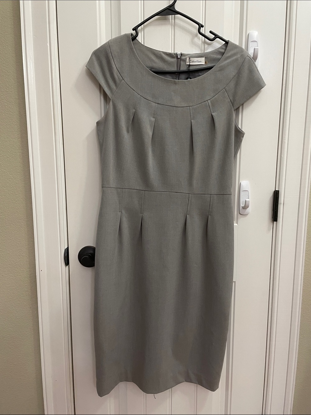 Calvin Klein Gray Pleated Cap-Sleeve Sheath Dress Size 6